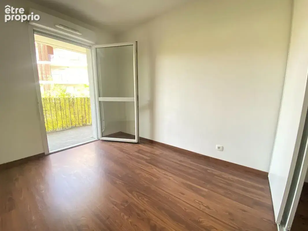 Bel appartement T3 avec grande loggia vue jardin - photo 7