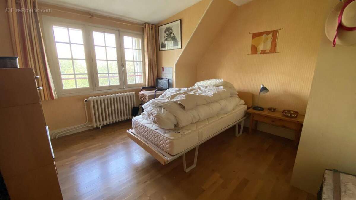 Maison à LES CLAYES-SOUS-BOIS