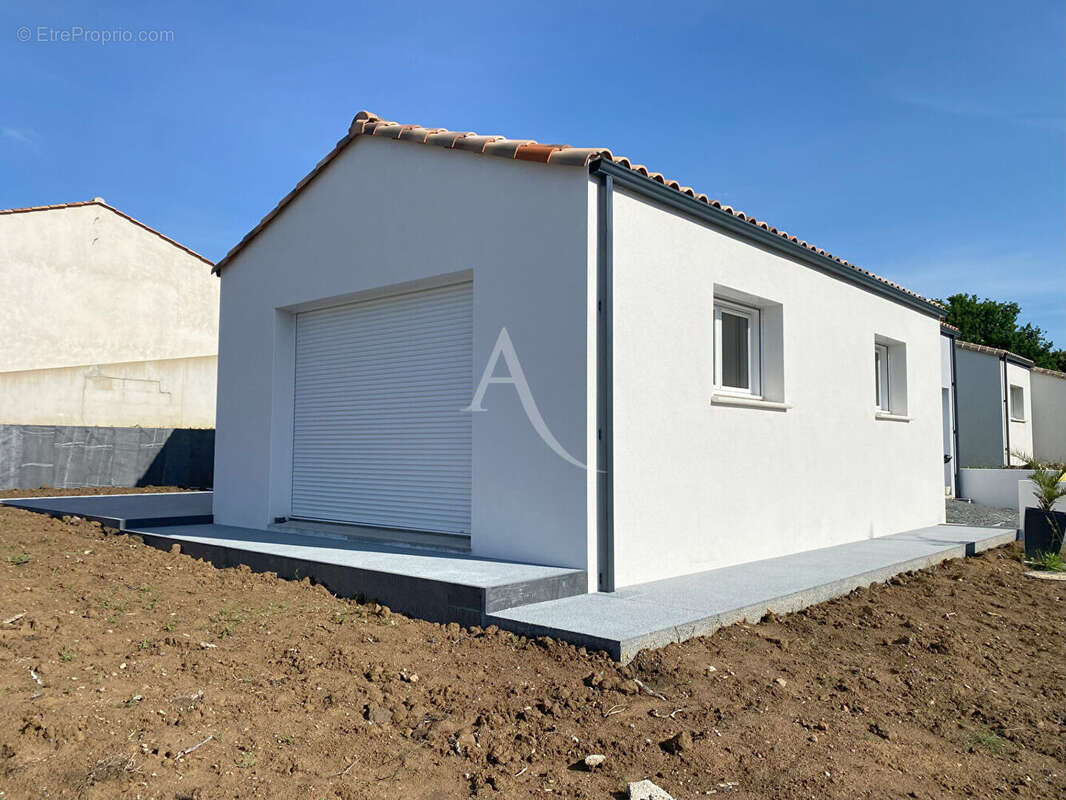 Maison à LANDEVIEILLE