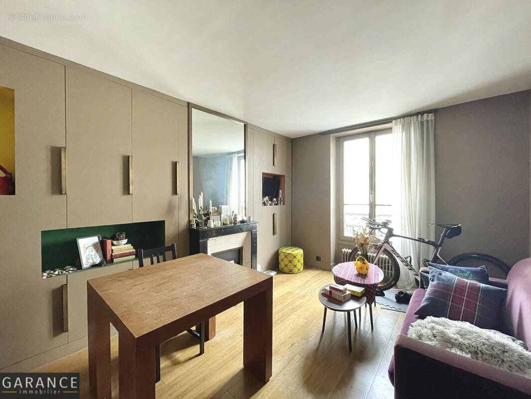 Appartement à PARIS-14E
