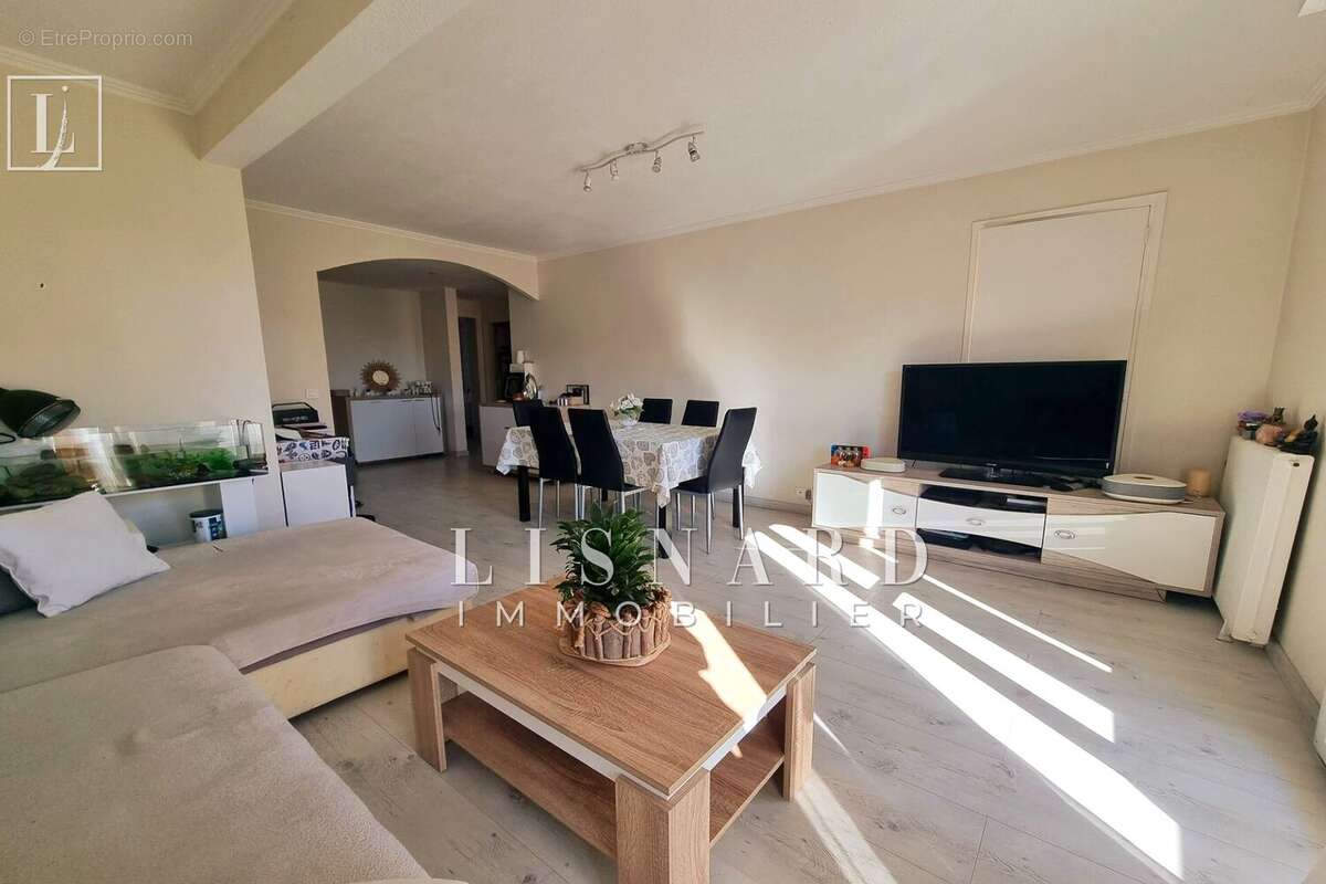 Appartement à VALLAURIS