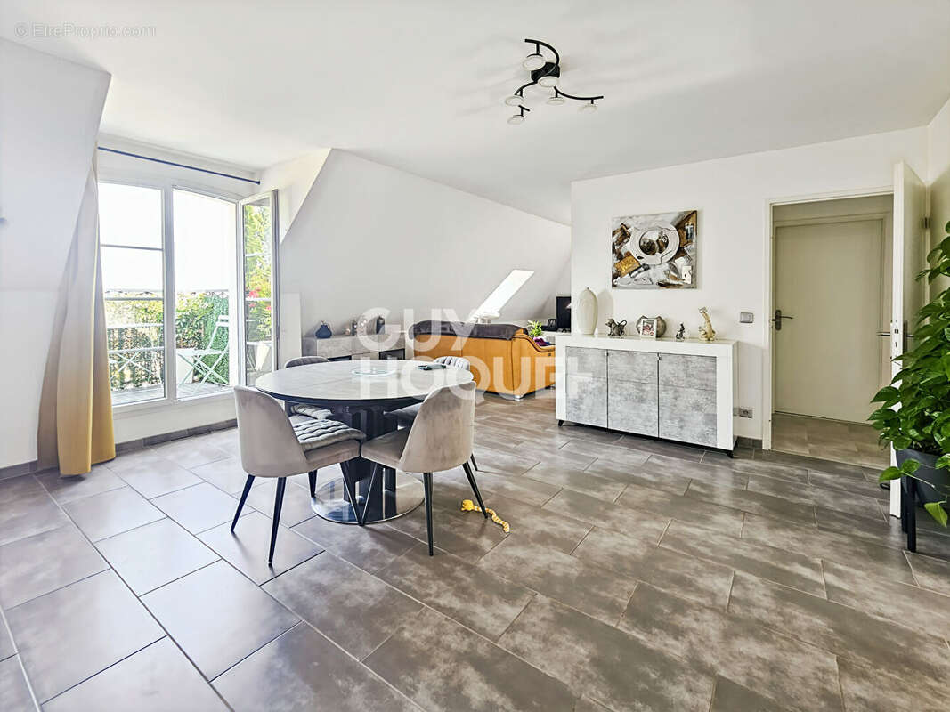 Appartement à FONTENAY-TRESIGNY