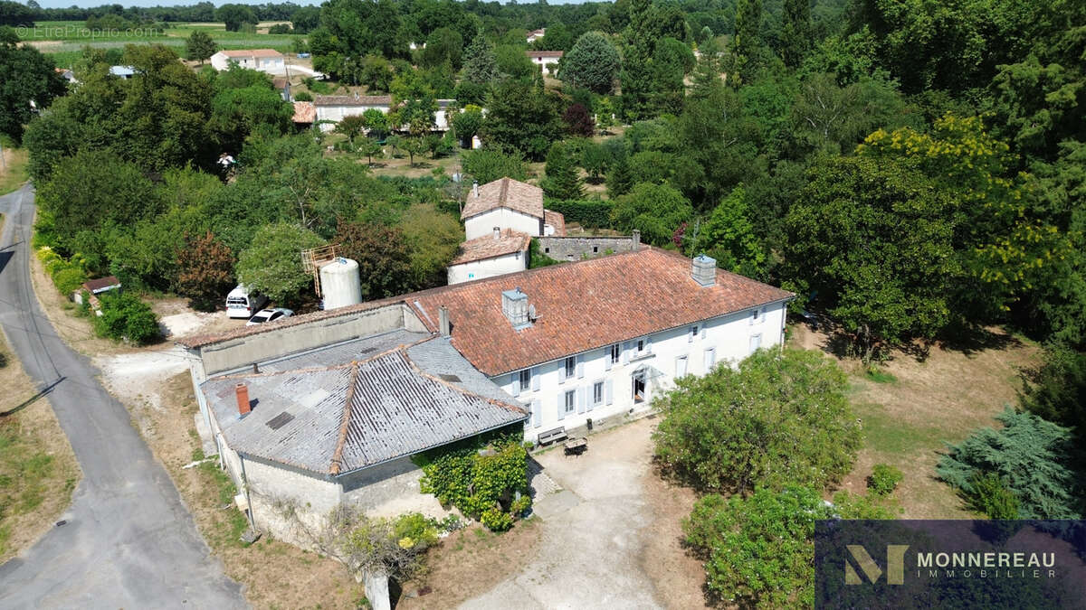 Maison à BAIGNES-SAINTE-RADEGONDE