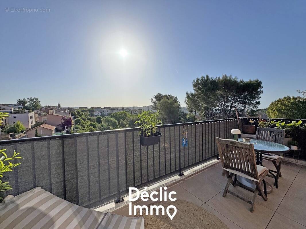 Appartement à LA ROQUETTE-SUR-SIAGNE