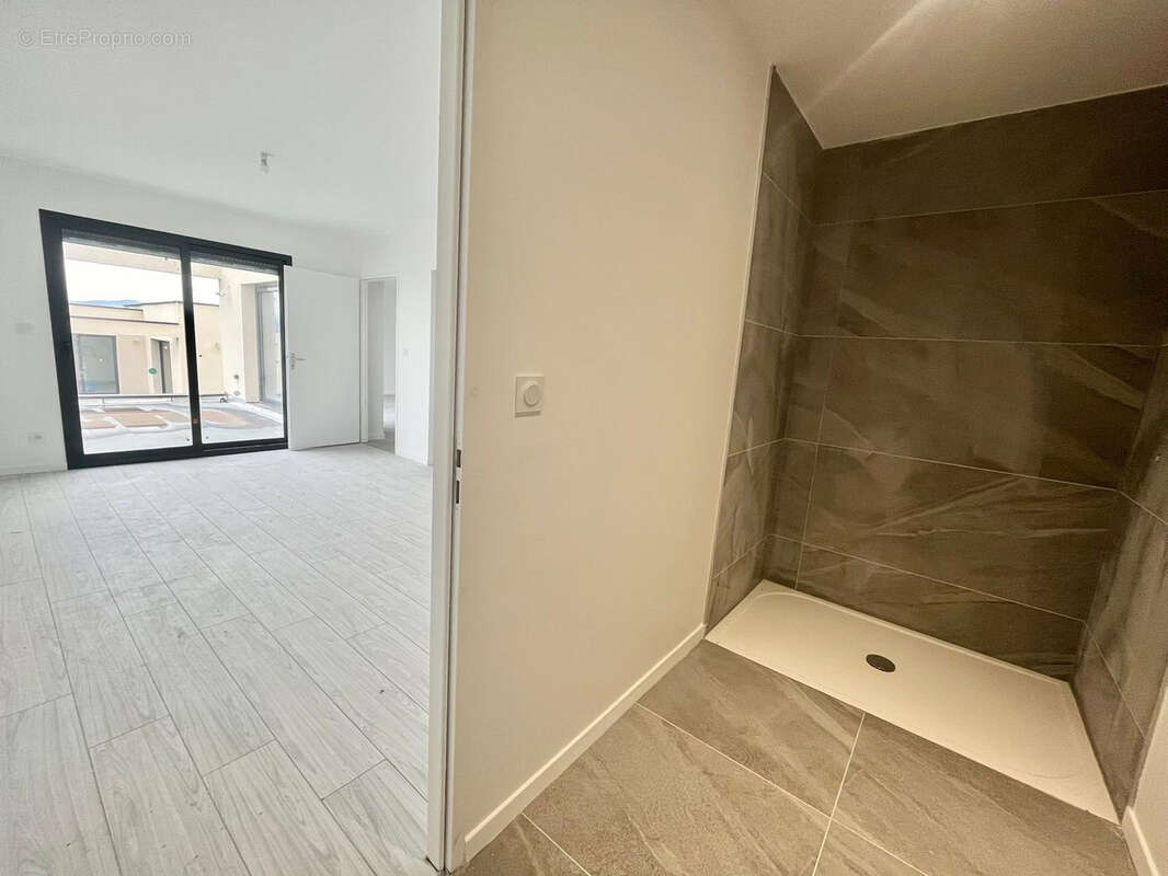 Maison à LES MARTRES-DE-VEYRE