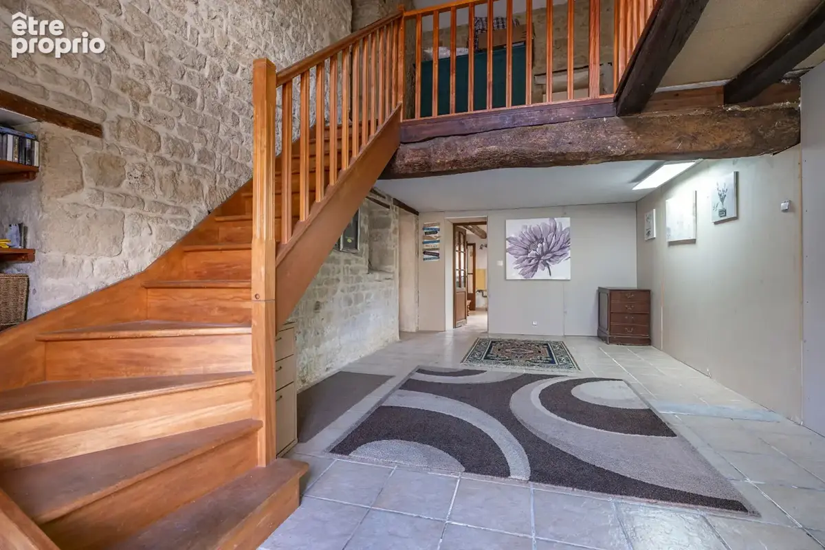 Maison principale et ensemble des biens - excellent potential pour un investisseur -  à 10 minutes d'Aulnay de Saintonge - photo 2