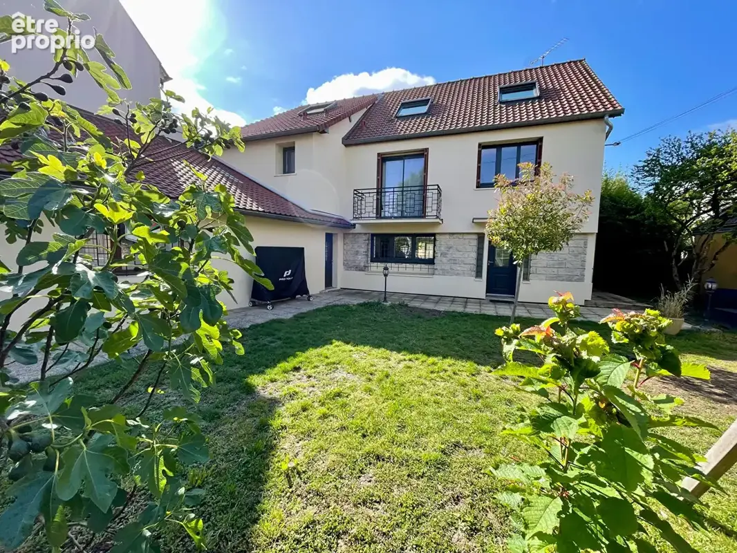 Maison Sucy En Brie 194 m2 - 5 chambres - dépendance - photo 2