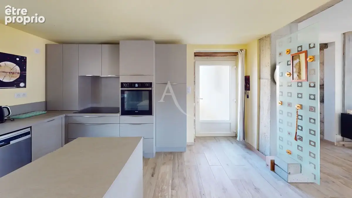 SMARVES - Propriété d'exception rénovée avec ascenseur, 5 chambres et terrain de 4 100 m² - DPE C - photo 3