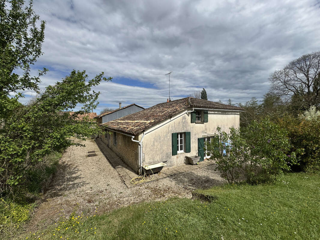 Maison à BAIGNES-SAINTE-RADEGONDE