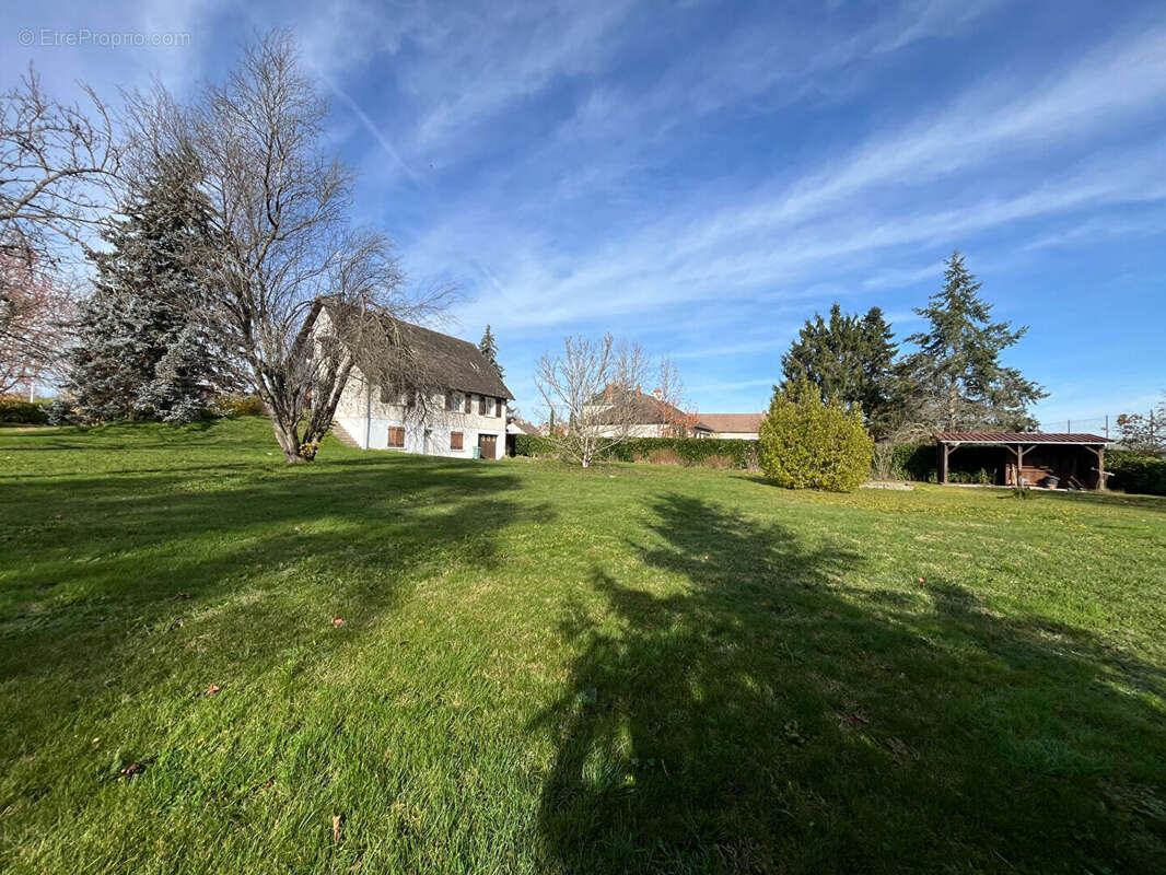Maison à LUCENAY-LES-AIX