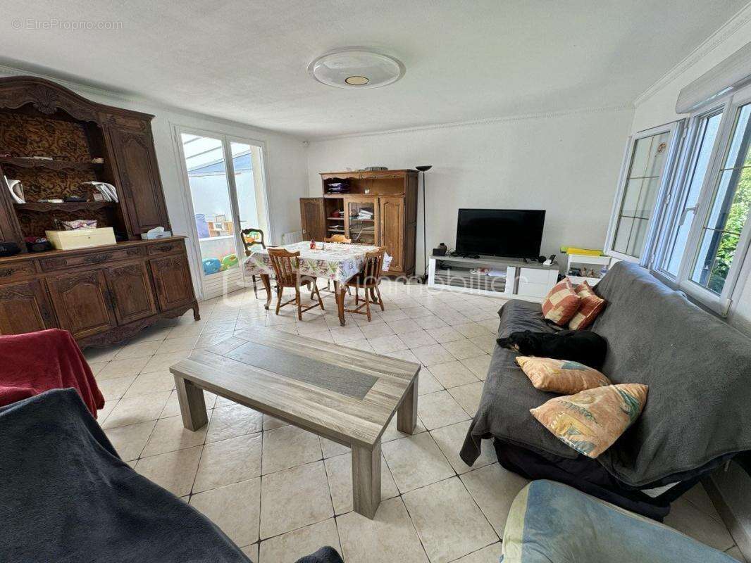 Maison à LA SAUSSAYE