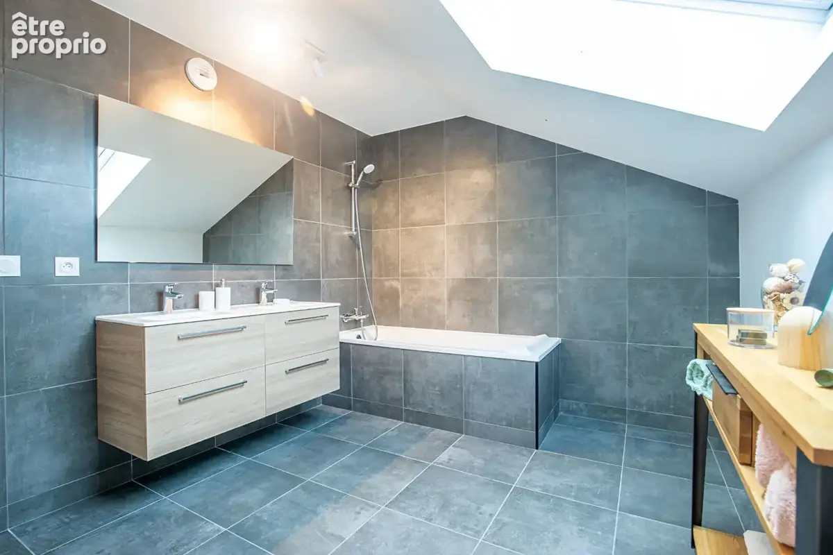 Agence immobiliere laforet - annecy-le-vieux - villa neuve 122,90m² - terrain 591m² - 4 chambres - piscine - garage 21,92m² - re - photo 9
