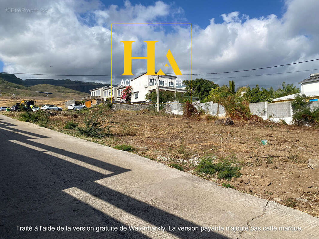 Terrain à LES TROIS-BASSINS
