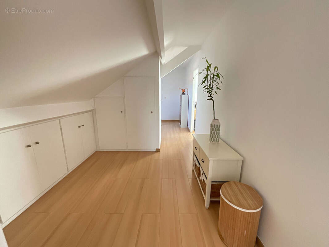 Maison à CHANTELOUP-LES-VIGNES