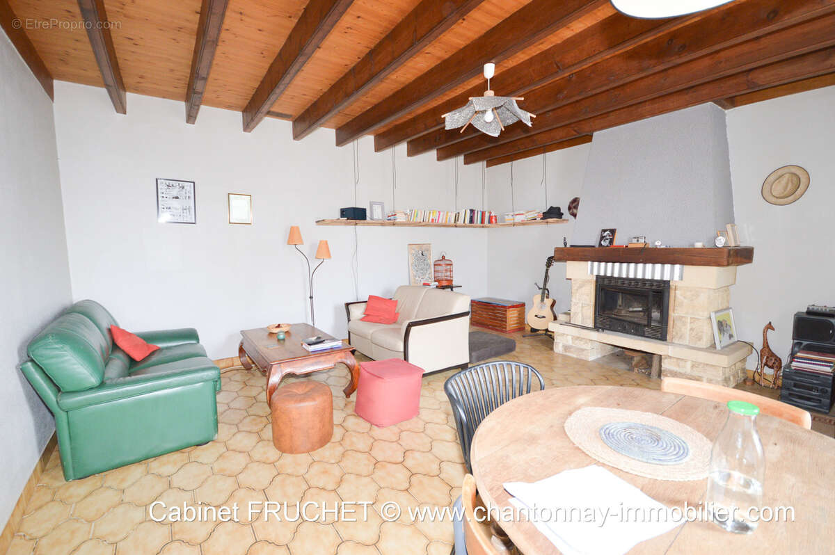 Maison à BAZOGES-EN-PAREDS