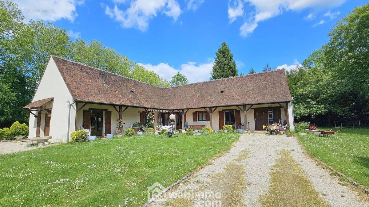 Une autre vue de la maison, possibilité d'aménager les combles. - Maison à MILLY-LA-FORET
