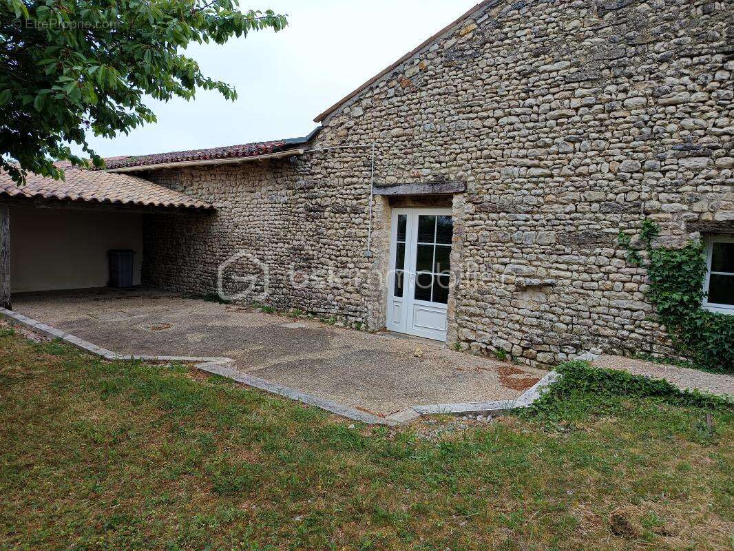  À VENDRE – Charmante maison en pierre à la campagne  - photo 12