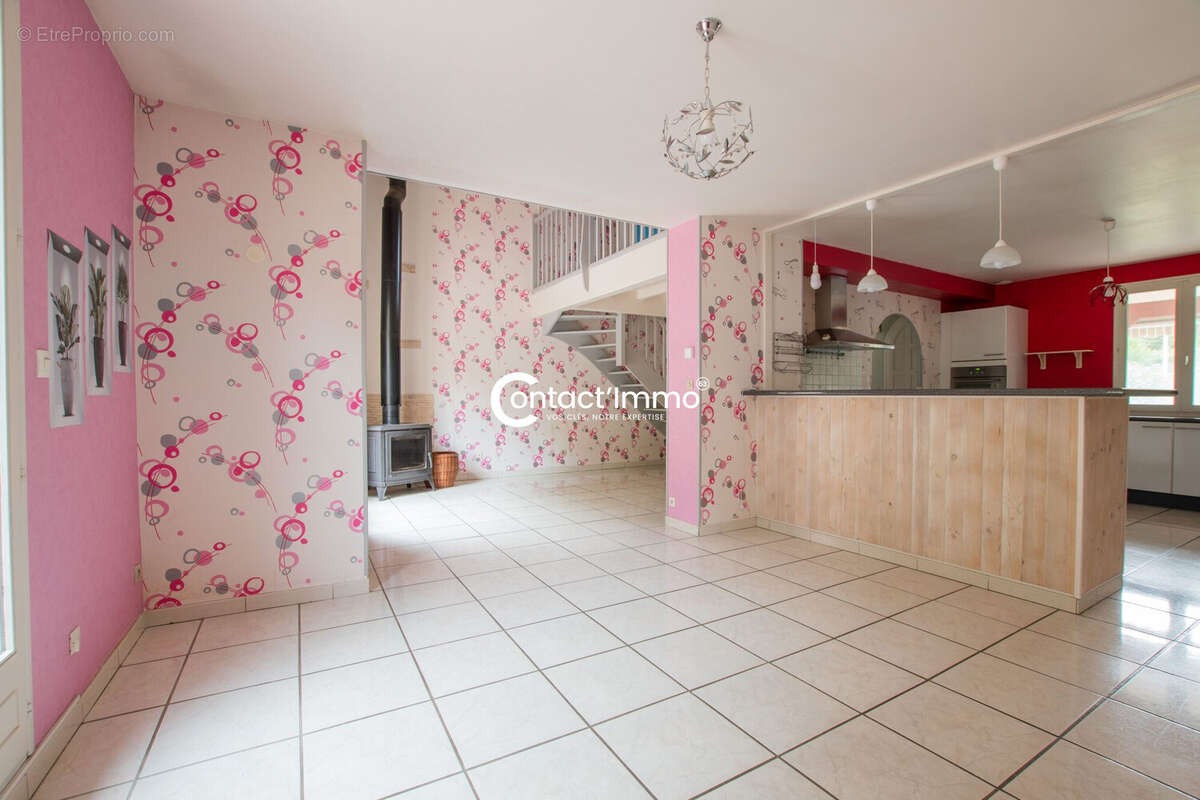 Maison à VIC-LE-COMTE