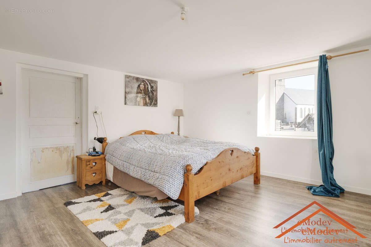 Commerce à GIRMONT-VAL-D&#039;AJOL