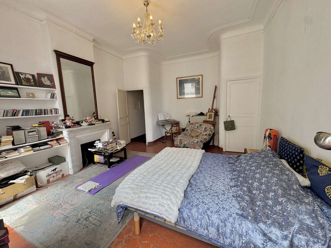 Appartement à MARSEILLE-1E