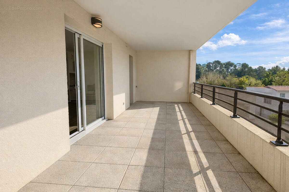 Appartement T3 avec Terrasse, Piscine et double box - Les Camoins 13011 - photo 3