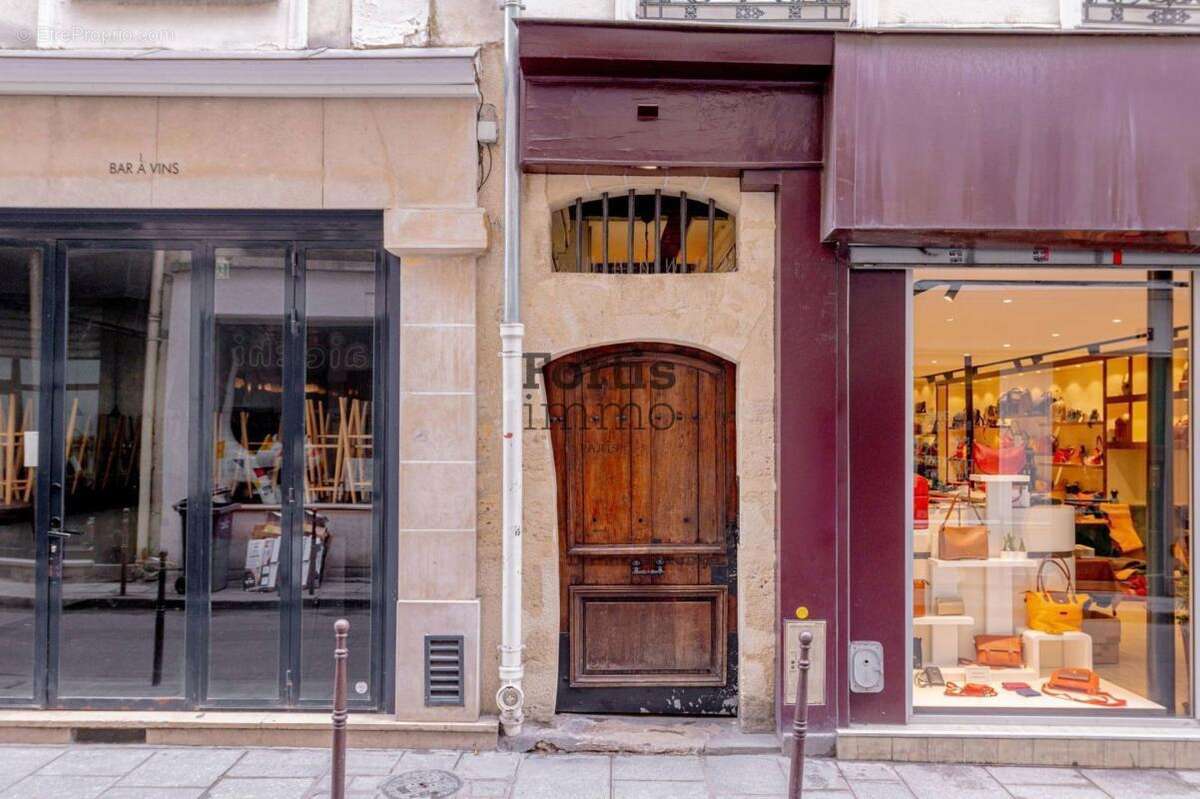 Appartement à PARIS-3E