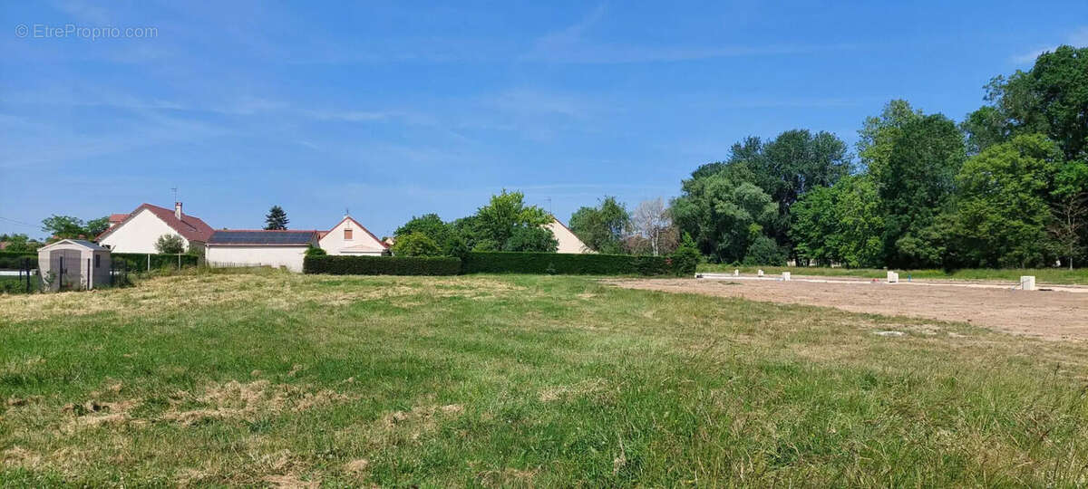 Terrain à CHATENOY-EN-BRESSE
