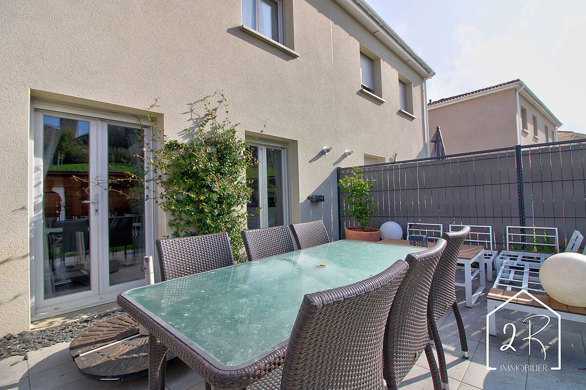 Maison à PONT-EVEQUE