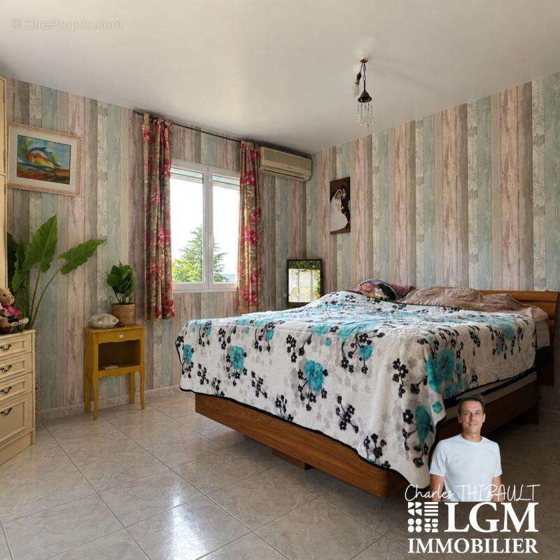 Maison familiale avec grand terrain, piscine et potentiel - photo 6