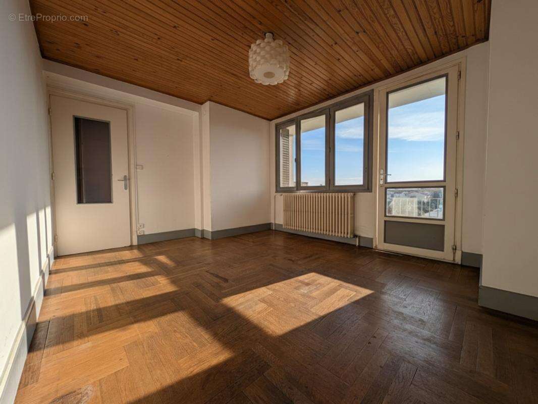 Appartement à LYON-8E