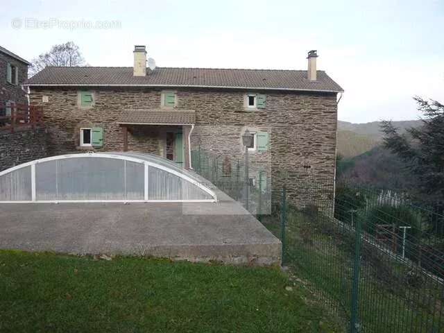 Maison à LE COLLET-DE-DEZE