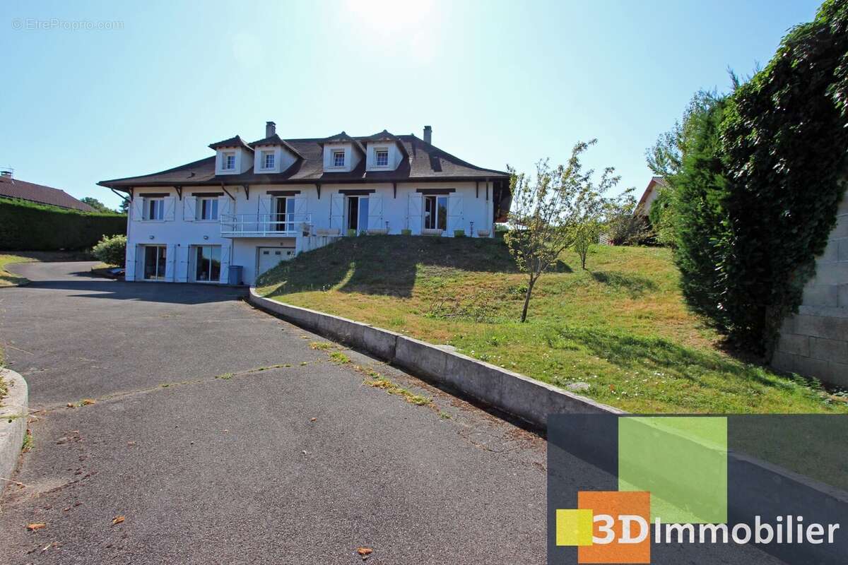 Maison 331 m² à Saint-Amour  - photo 2