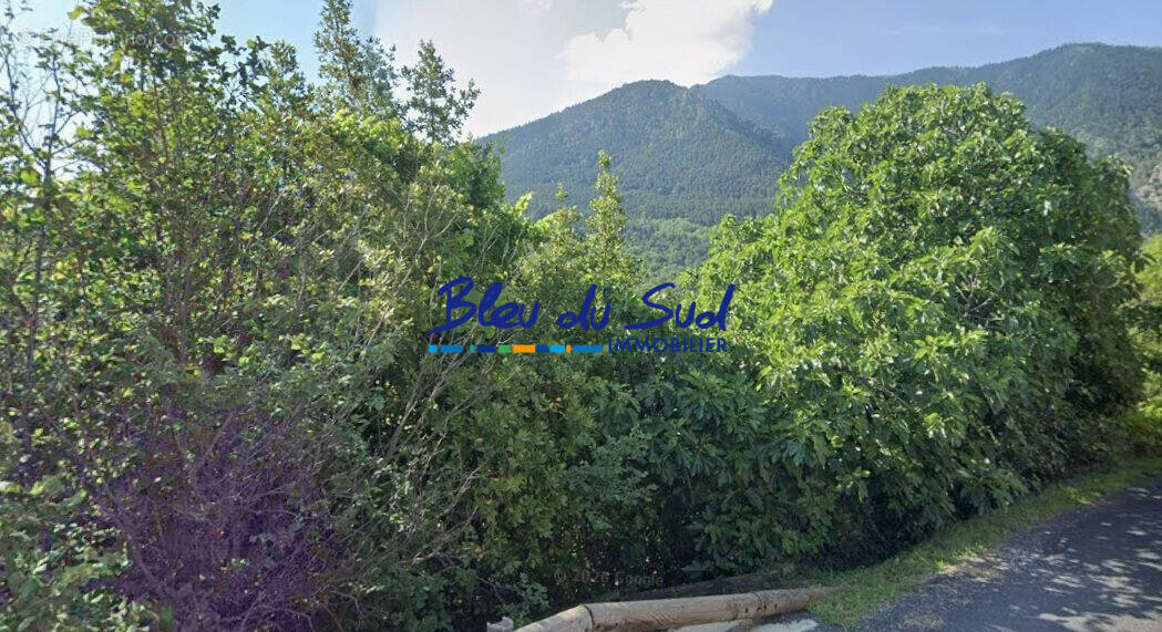 Terrain à ESCARO