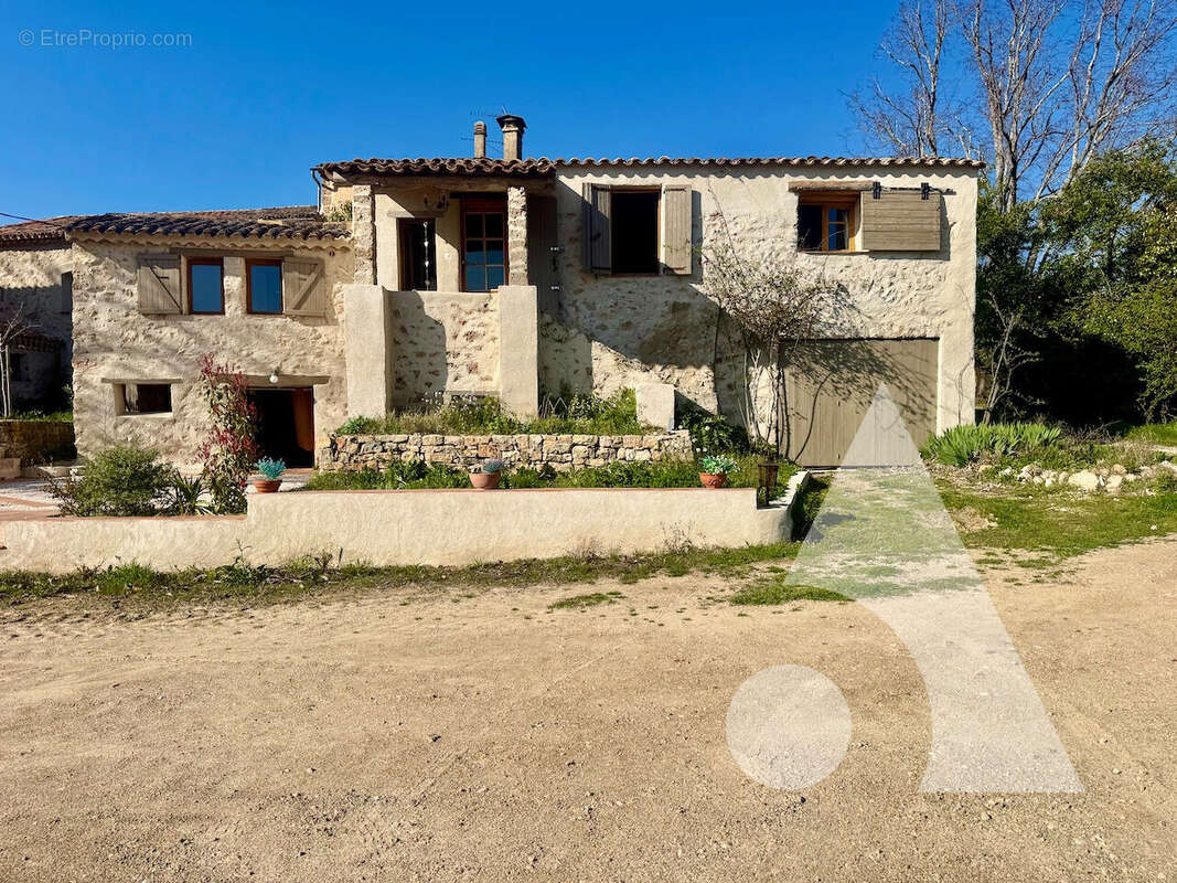 Maison à VILLECROZE