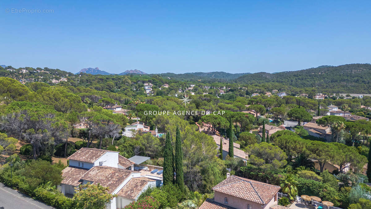 Coeur des golfs Villa 6 pièces avec vue dégagée, piscine et garage - photo 4