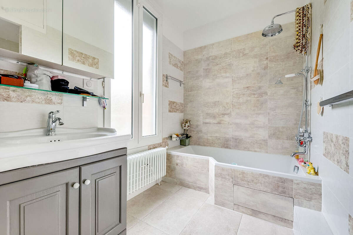 Maison à SAINT-MAUR-DES-FOSSES