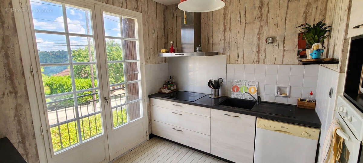 Maison familiale au calme, jardin arboré et belle vue - photo 6