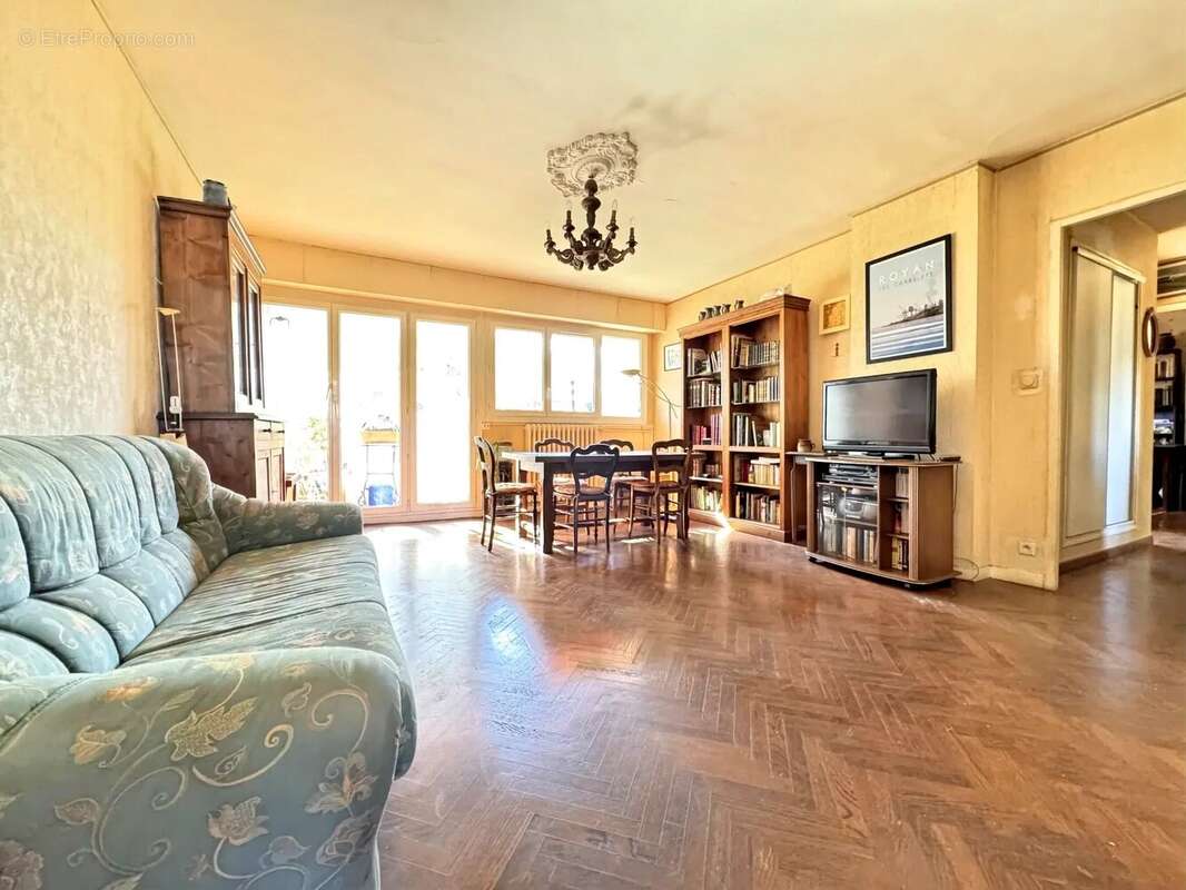 Appartement à MARSEILLE-9E