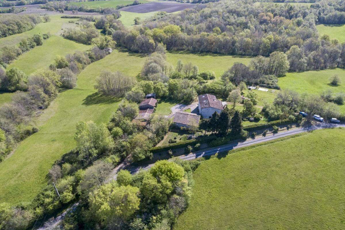 Maison à ESCUEILLENS-ET-SAINT-JUST-DE-BELENGARD