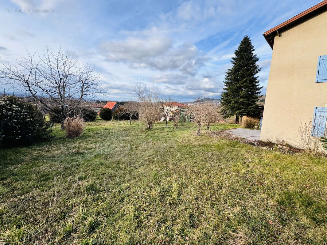 Maison à ESCOUTOUX