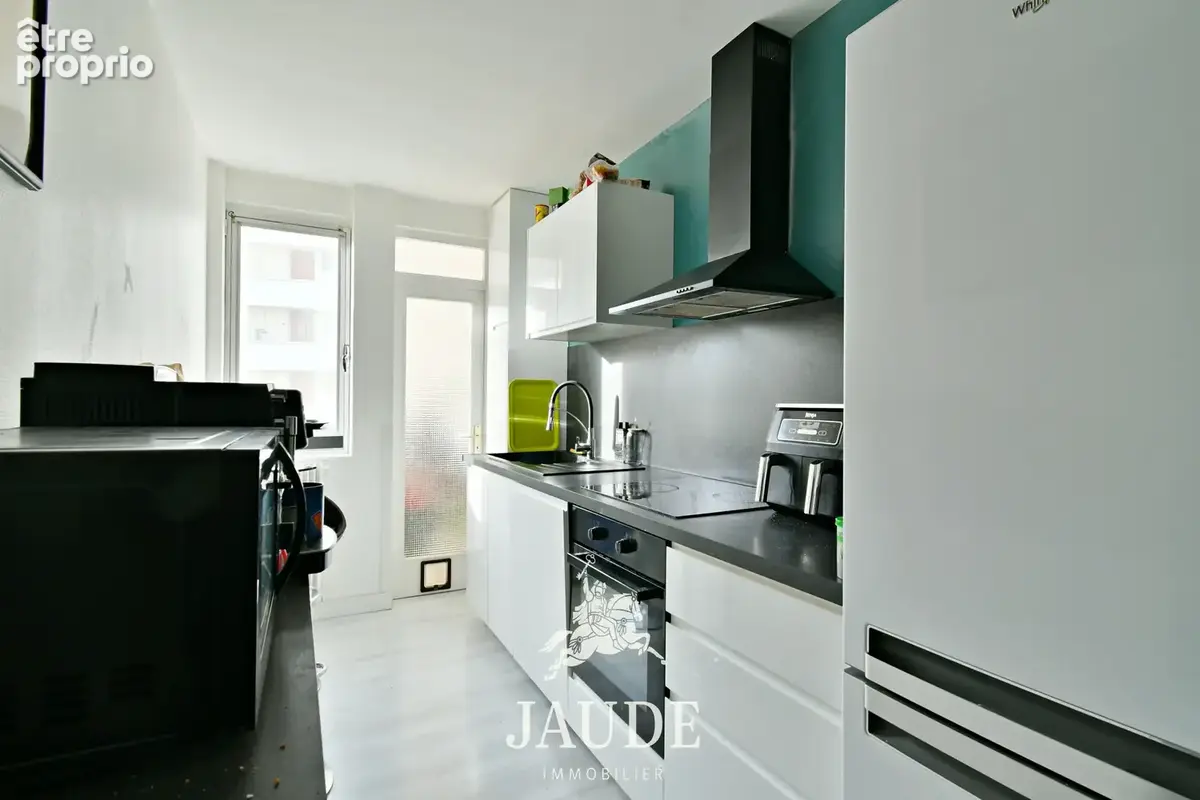 Appartement T3 Climatisé de 65 m2 avec balcon, garage et cave   Avenue des Thermes, Chamalières - photo 3