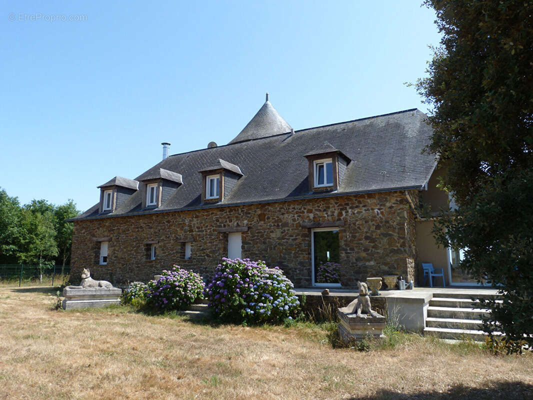 Propriété - 15 mins CHATEAU GONTIER - photo 12