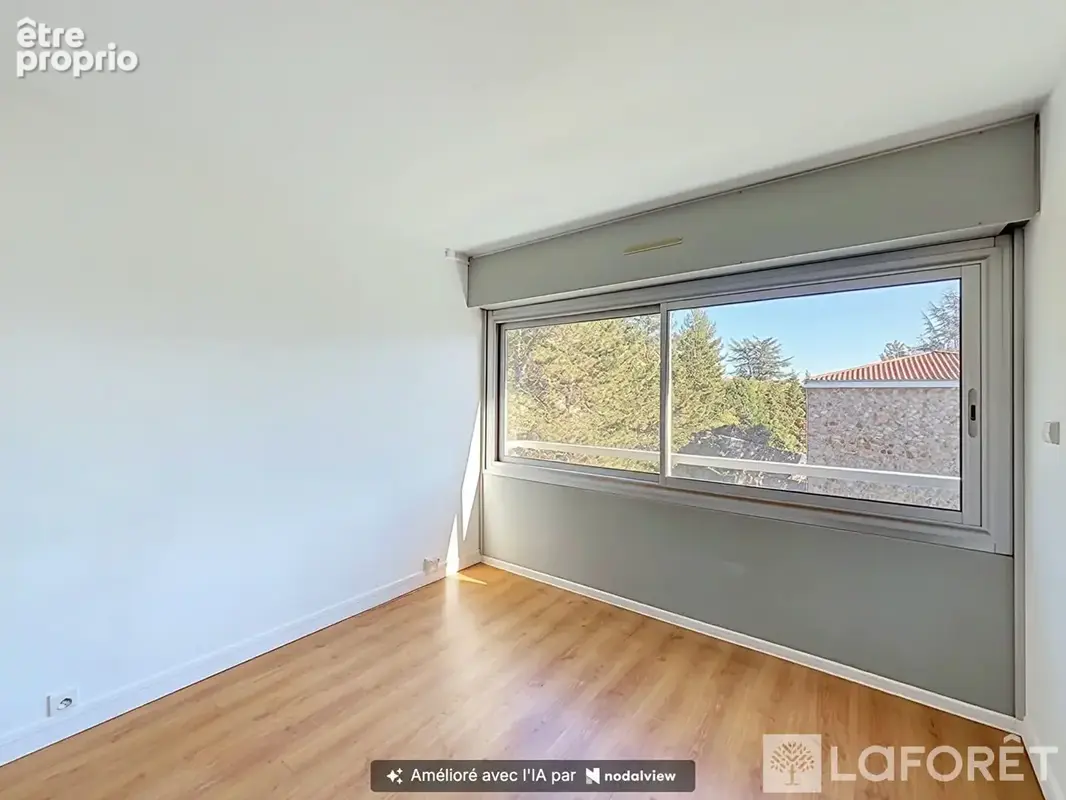 T4 / 80 m2 / Garage / Grand balcon / Cave - photo 8