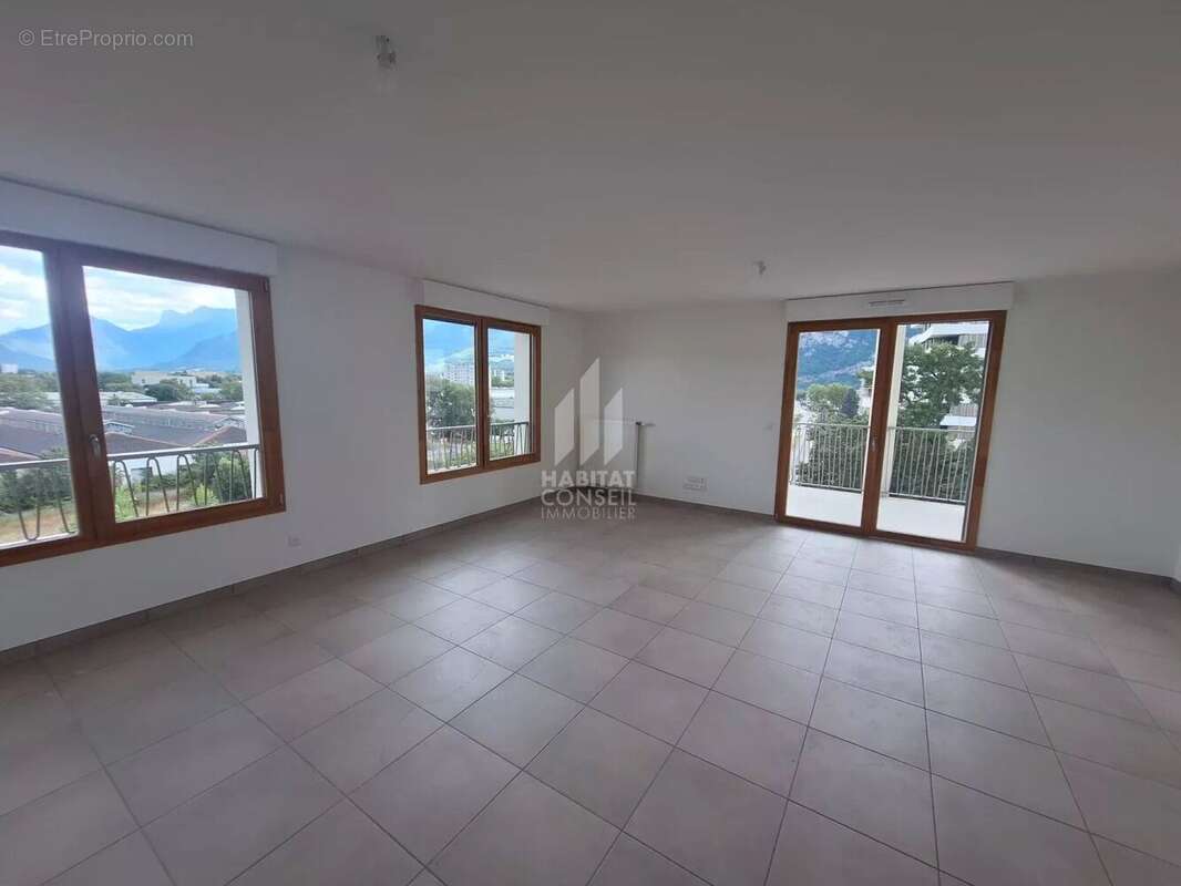 Appartement à LE PONT-DE-CLAIX
