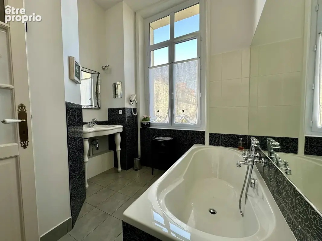Belle maison de ville offrant 11 chambres - photo 9