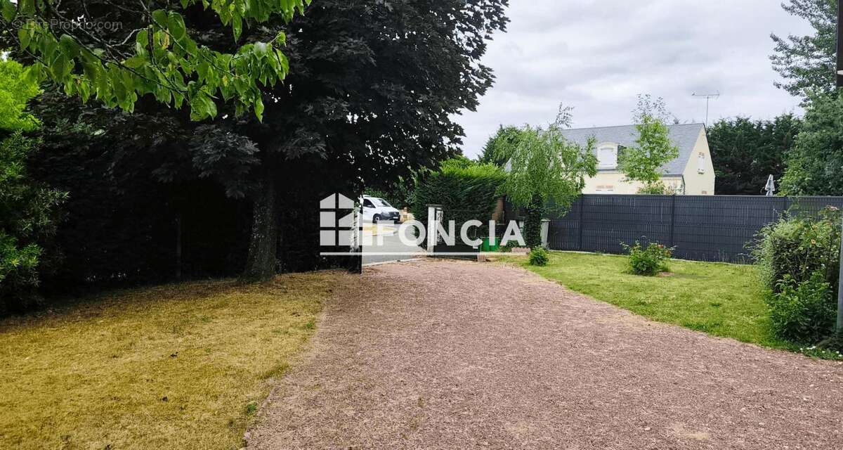 Maison à SAINT-PRYVE-SAINT-MESMIN