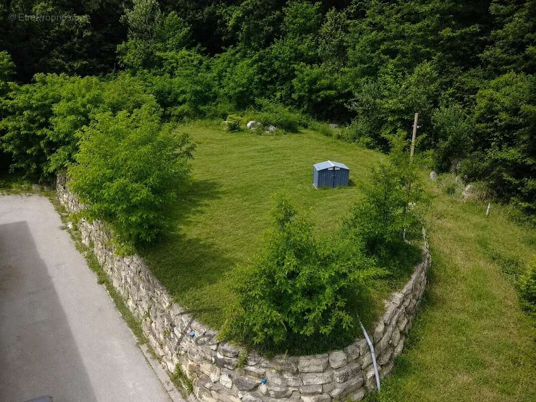 Terrain à MONTELIMAR