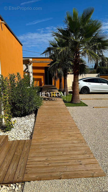 Maison à L&#039;ISLE-SUR-LA-SORGUE