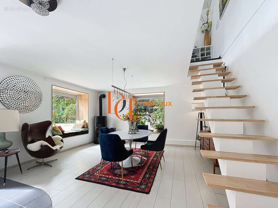 Maison à SAINT-GENIS-LES-OLLIERES