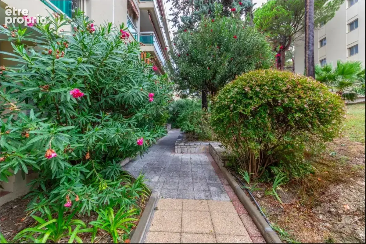 NICE CIMIEZ - Superbe 4 pièces traversant avec terrasse, garage et cave - photo 15